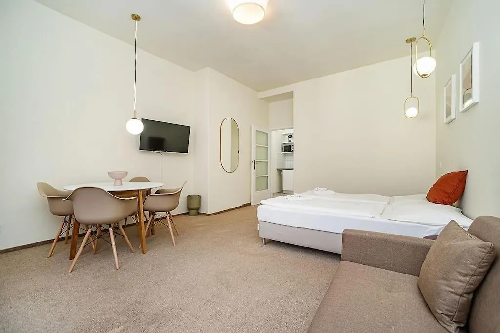 Modern, Bright Studio In A Great Location Prague Apartment